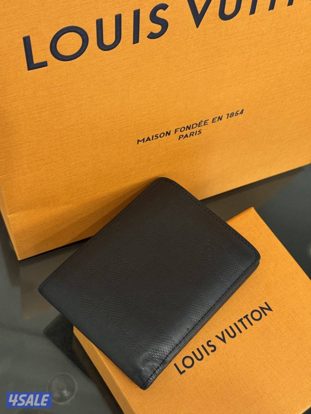 محفظه أصليه Lv0