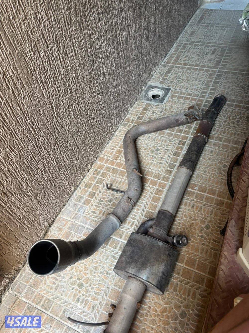 للبيع اغراض وانيت  شوته Ugrوكتباك بولت وتب كورسا مخرجين1