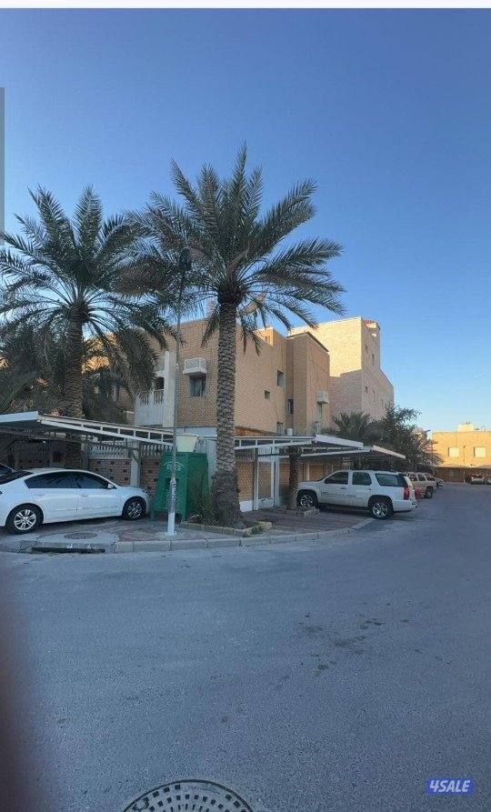 للبيع بيت حكومي القرين ق٥ زاوية شارعين دورين0