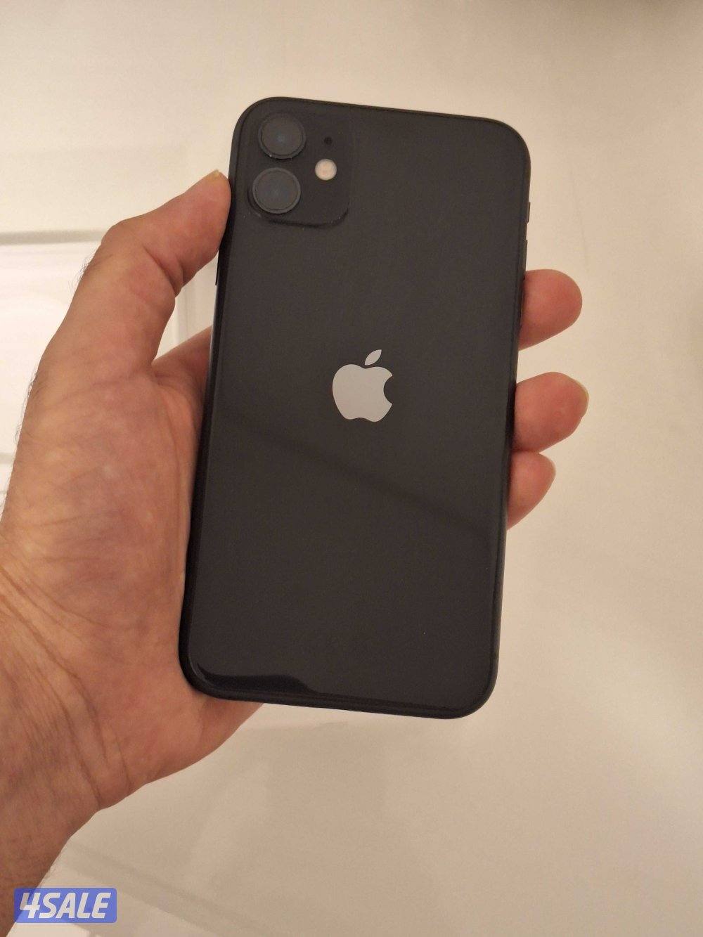 iPhone 11 - 100% Battery - Like New (Black/128gb)0