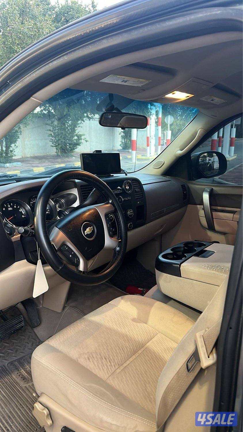 سلفرادو Z71 فل كامل بحاله نظيفه ماشي ٢٦٧6