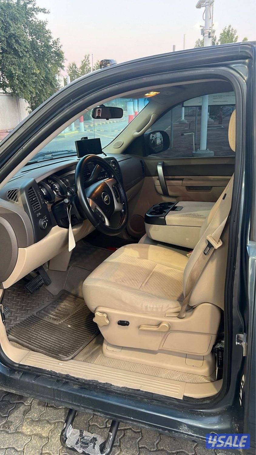 سلفرادو Z71 فل كامل بحاله نظيفه ماشي ٢٦٧5