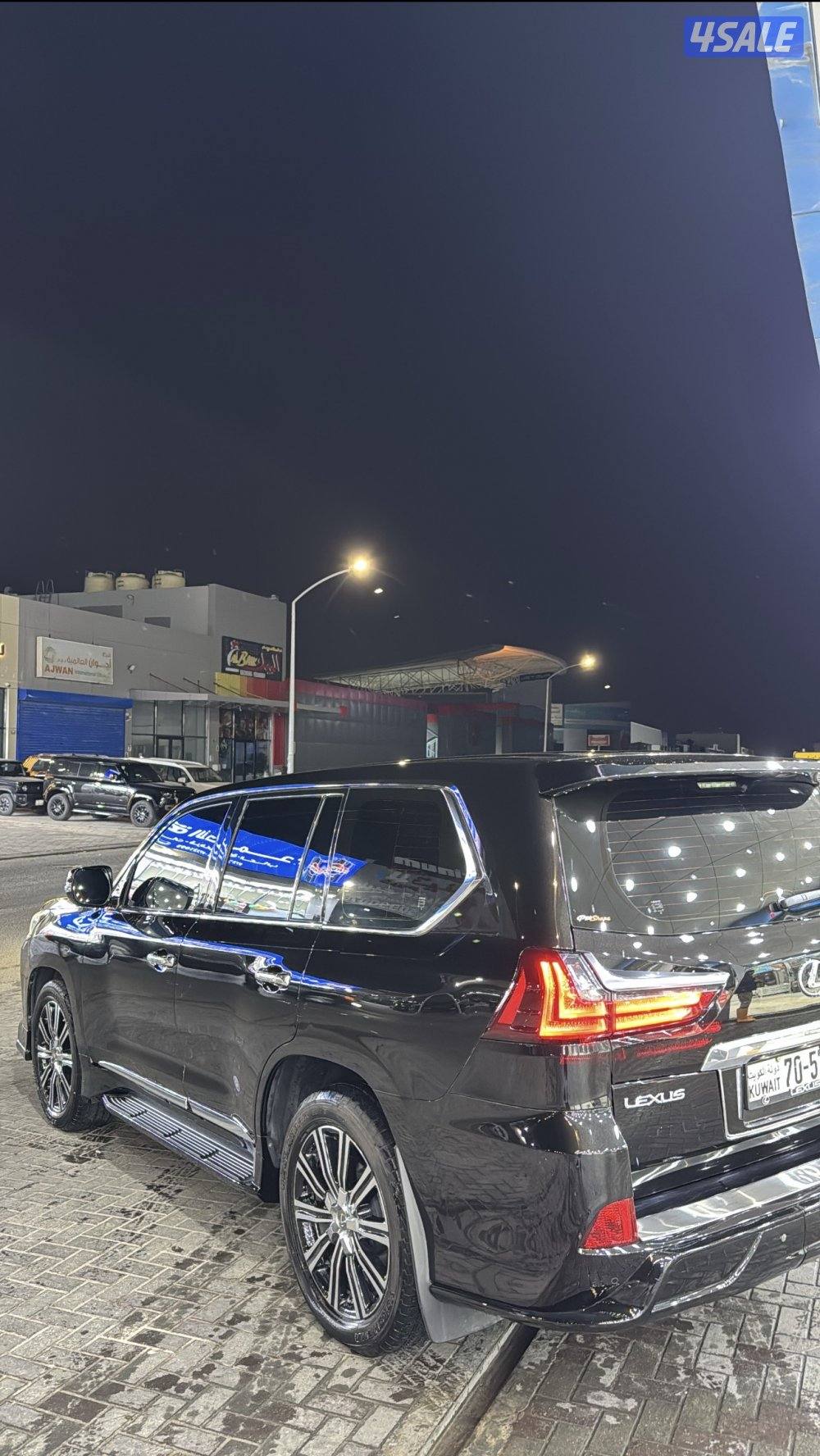 لكزسLX570 الدرجه الاولى موديل 2017 ماشي 245 الف كم صبغ وكاله شرط الفحص3