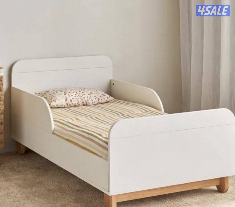 للبيع ٣ سراير أطفال لون ابيض0