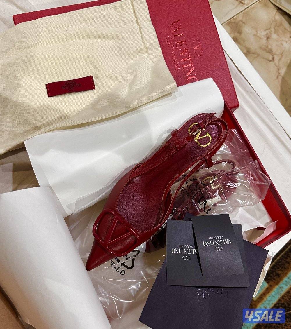 Brand new heels maroon or burgundy Valentino brand . With all acc0