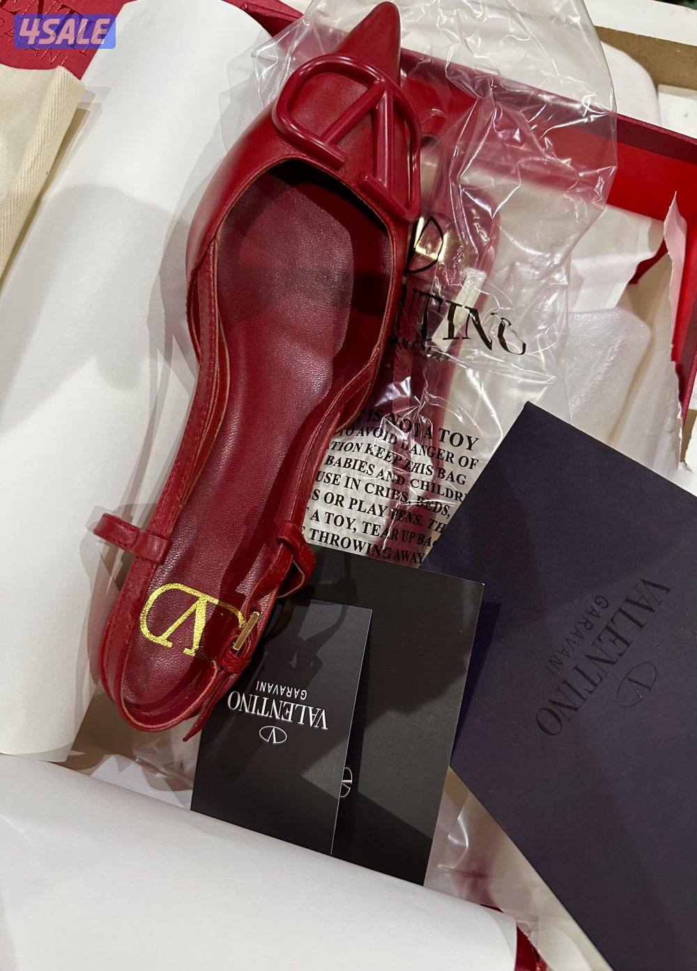 Brand new heels maroon or burgundy Valentino brand . With all acc1
