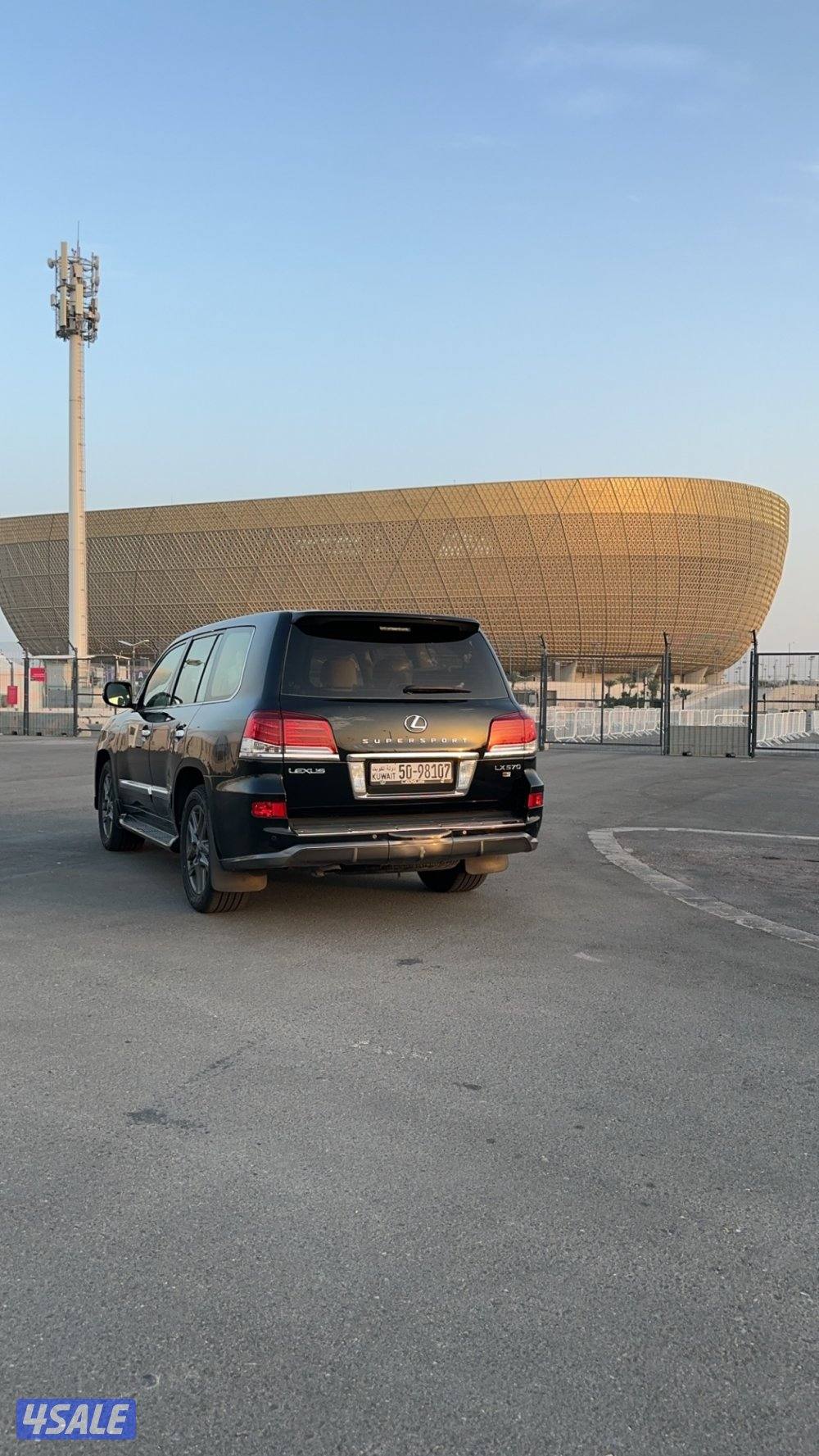 للبيع جيب لكزس وارد الخليج ماشي 198 الف صبغ وكاله عدا قطعه وحده تجميل0