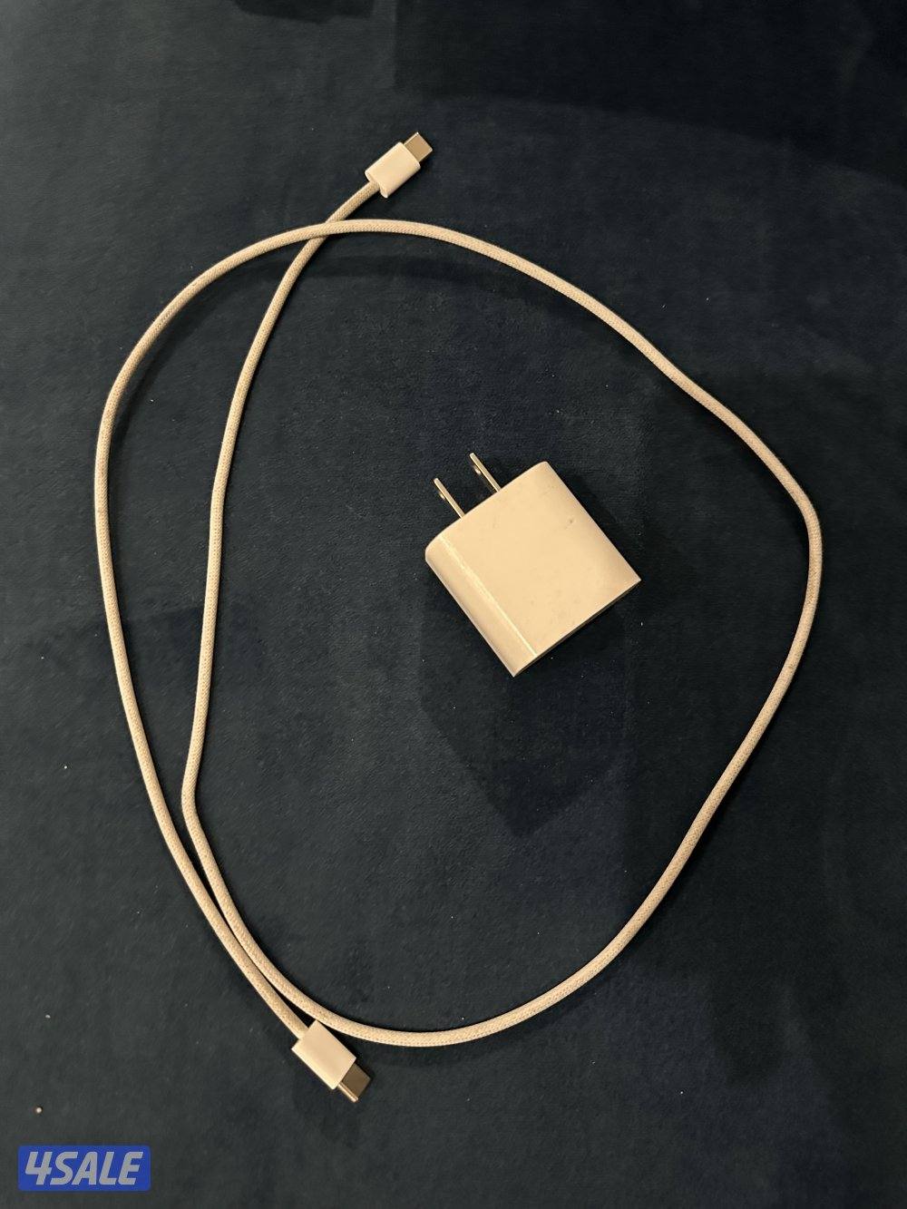 آيباد جيل عاشر ٢٥٦ جيجا ١٠.٨٦ إنش مستعمل حالة ممتازة مع قلم جووي اسود2