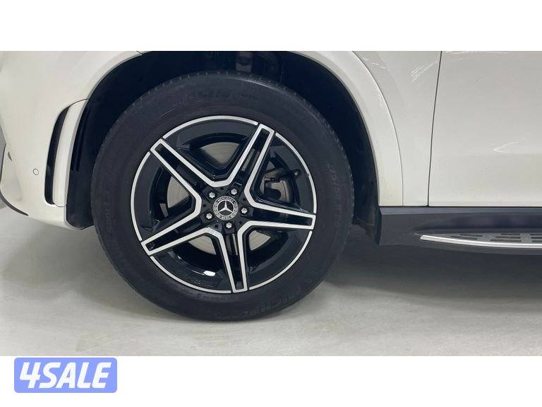 Mercedes-Benz GLE SUV8