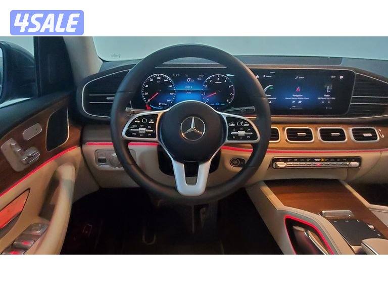 Mercedes-Benz GLE SUV12