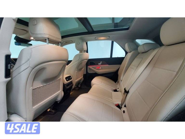 Mercedes-Benz GLE SUV13