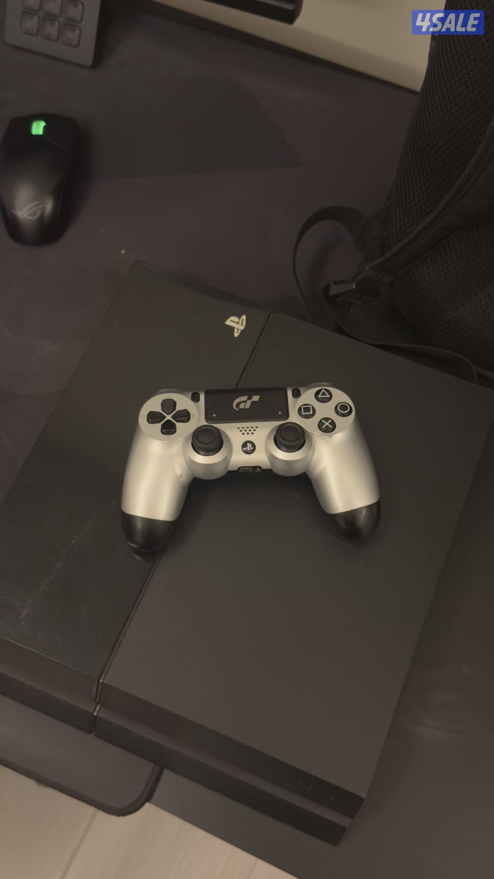 سوني 4 للبيع مانفك ولا مره0