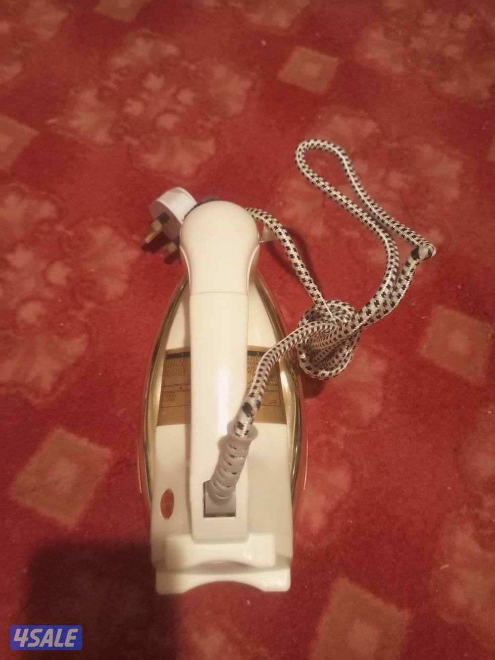 مكواة ملابس أولسنمارك – حالة ممتازة 🔥
📌 النوع: مكواة ملابس جافة
📌 ا2