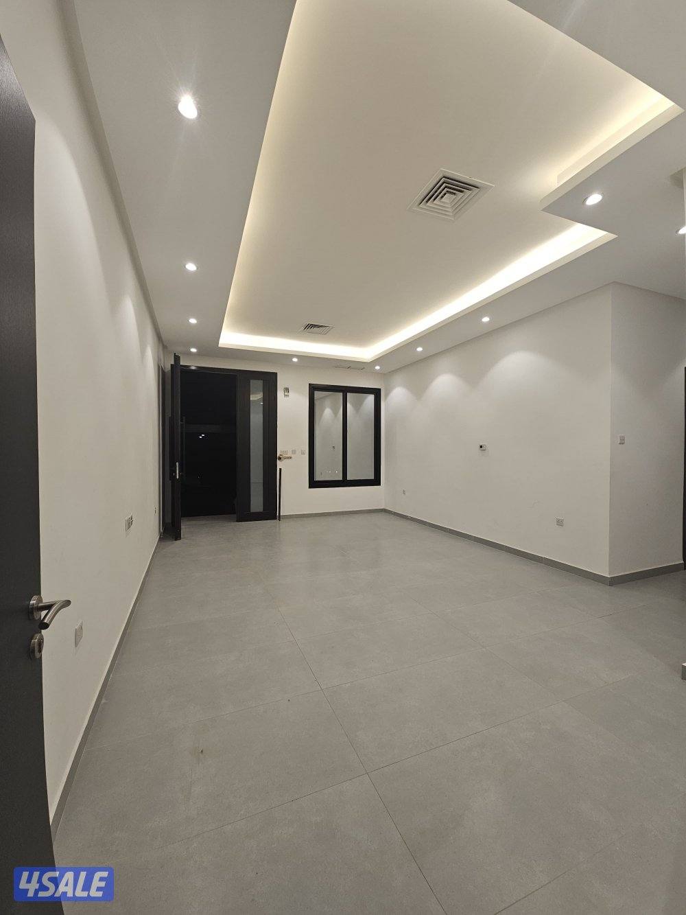 للإيجار شقة فاخرة أرضي أول ساكن بسلوى ق١١ موقع مميز جدا0