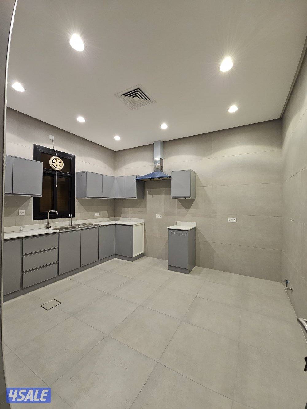 للإيجار شقة فاخرة أرضي أول ساكن بسلوى ق١١ موقع مميز جدا1