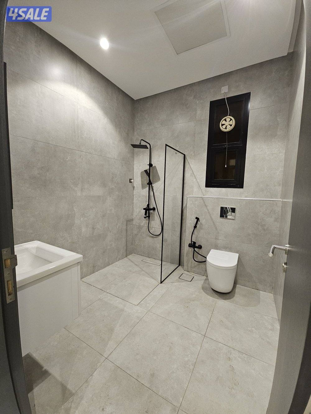 للإيجار شقة فاخرة أرضي أول ساكن بسلوى ق١١ موقع مميز جدا15