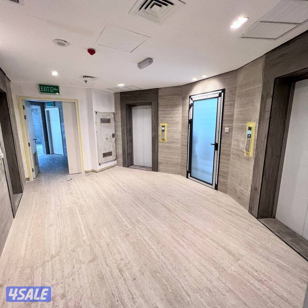 دور كامل تجاري للإيجار في شرق قطعة 72