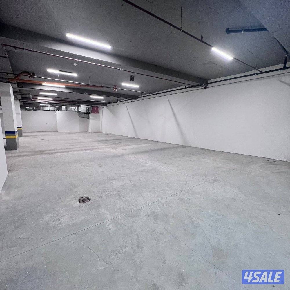 دور كامل تجاري للإيجار في شرق قطعة 73