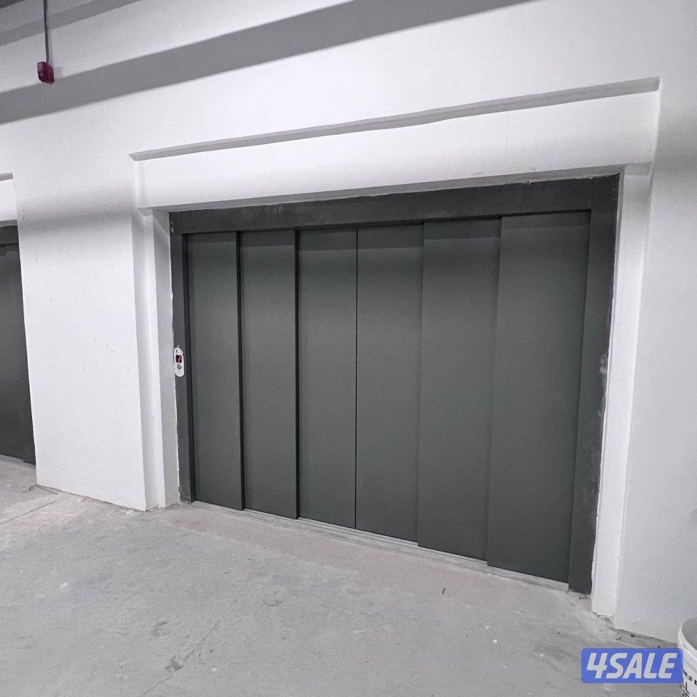 دور كامل تجاري للإيجار في شرق قطعة 75