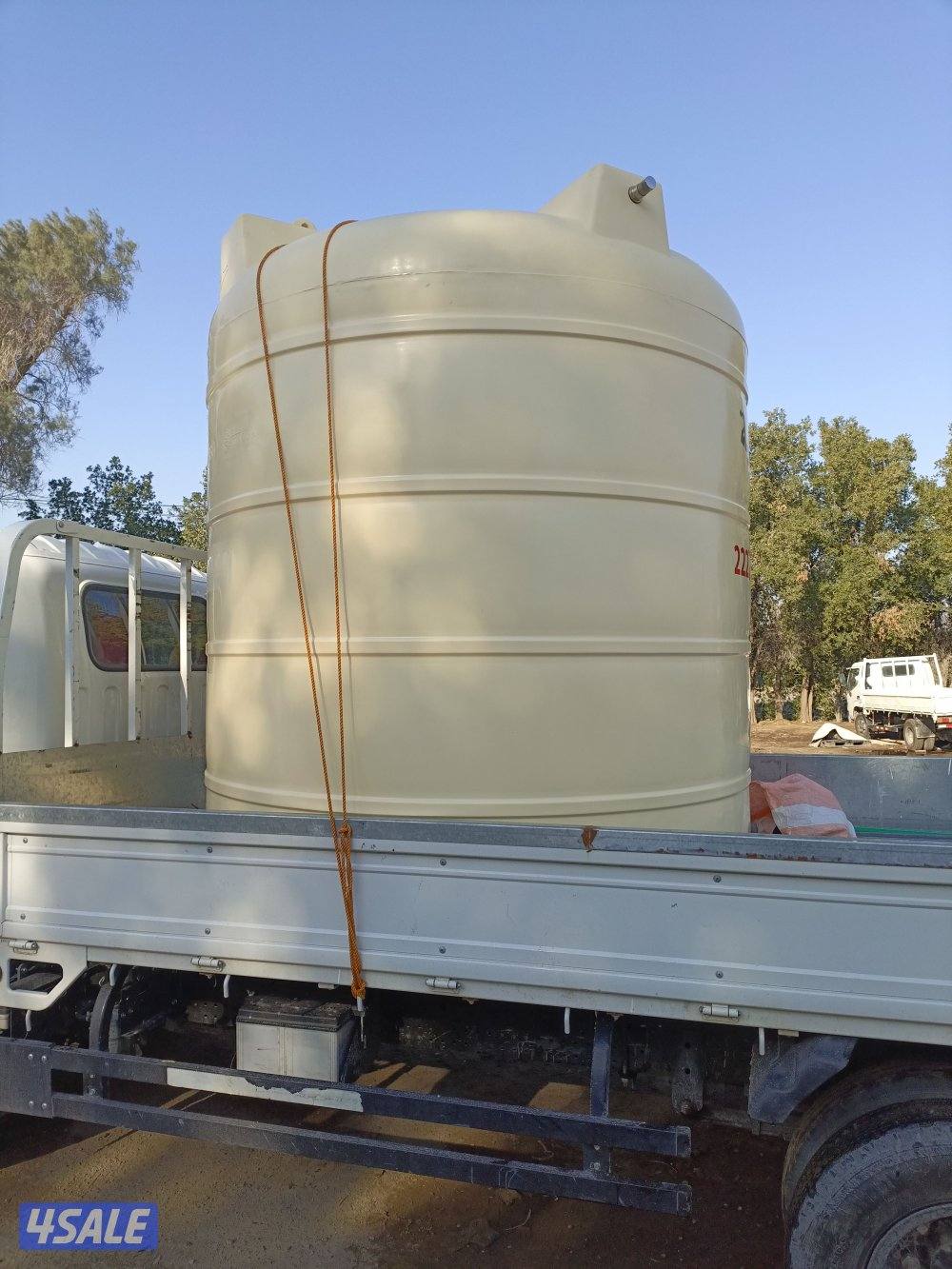 يوجد خزانات مياه ويوجد سخانات مركزين او يوجد مكائن دفع وفلاتر ومضخات م0