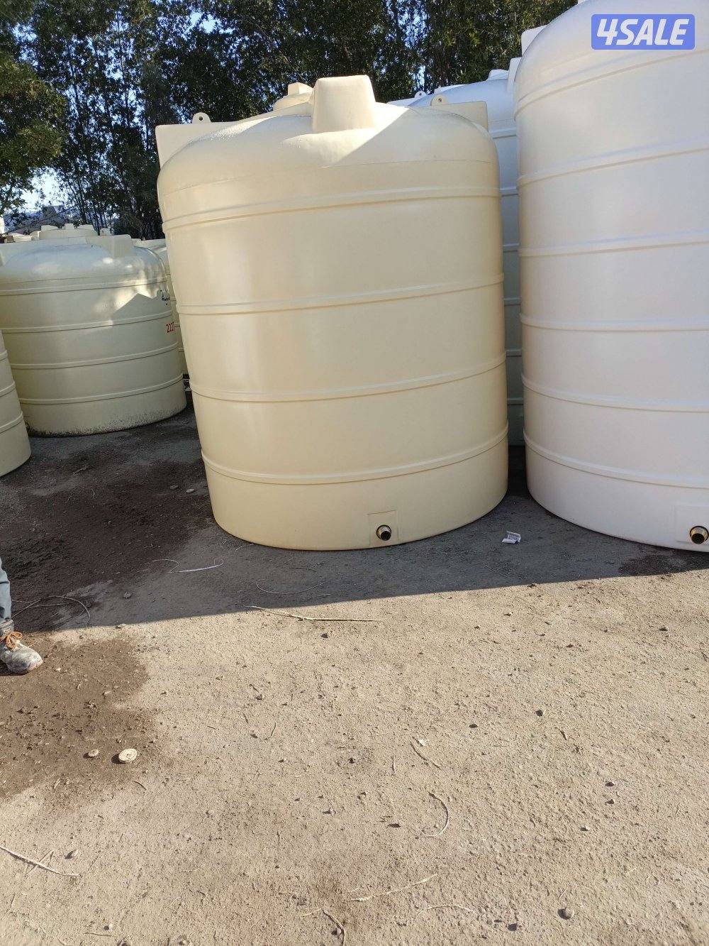 يوجد خزانات مياه ويوجد سخانات مركزين او يوجد مكائن دفع وفلاتر ومضخات م1