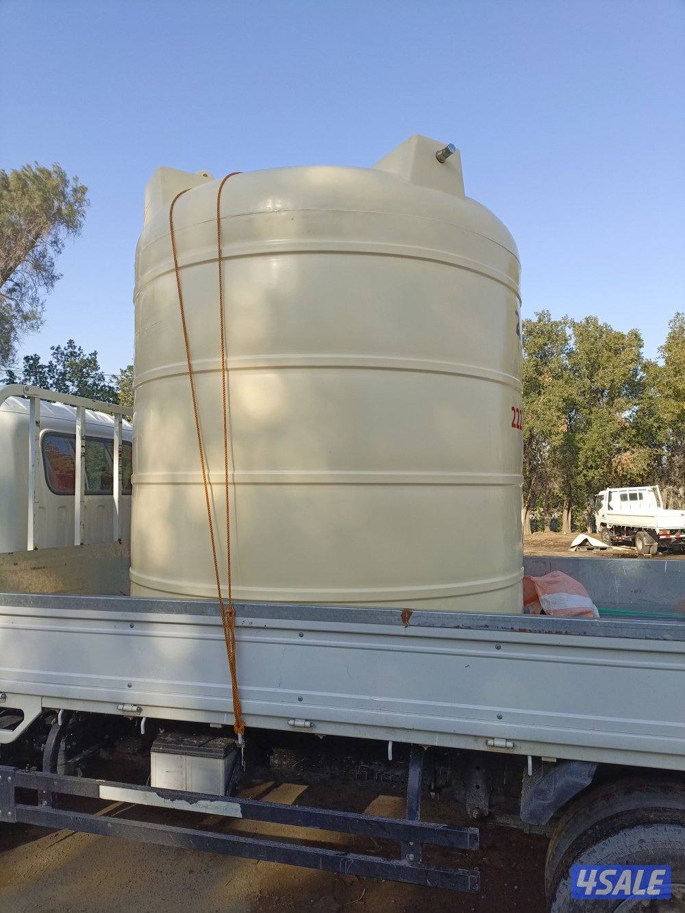 يوجد خزانات مياه ويوجد سخانات مركزين او يوجد مكائن دفع وفلاتر ومضخات م5