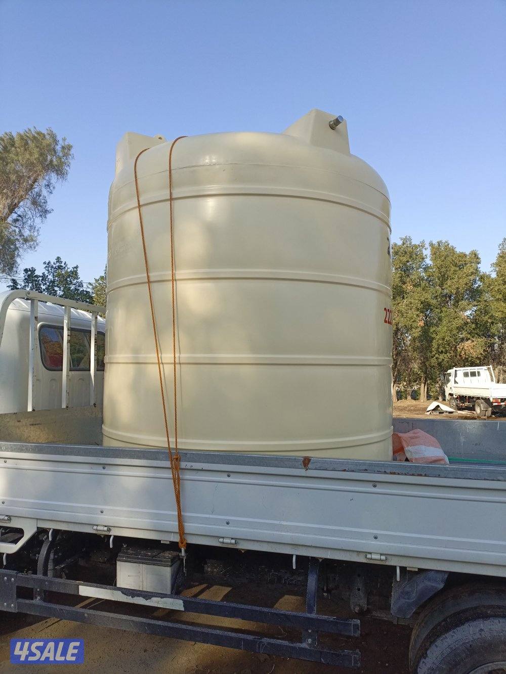 يوجد خزانات مياه ويوجد سخانات مركزين او يوجد مكائن دفع وفلاتر ومضخات م6