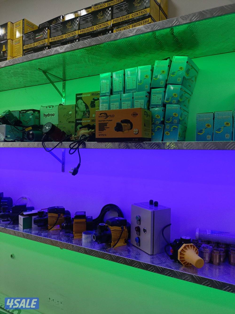 يوجد خزانات مياه ويوجد سخانات مركزين او يوجد مكائن دفع وفلاتر ومضخات م11