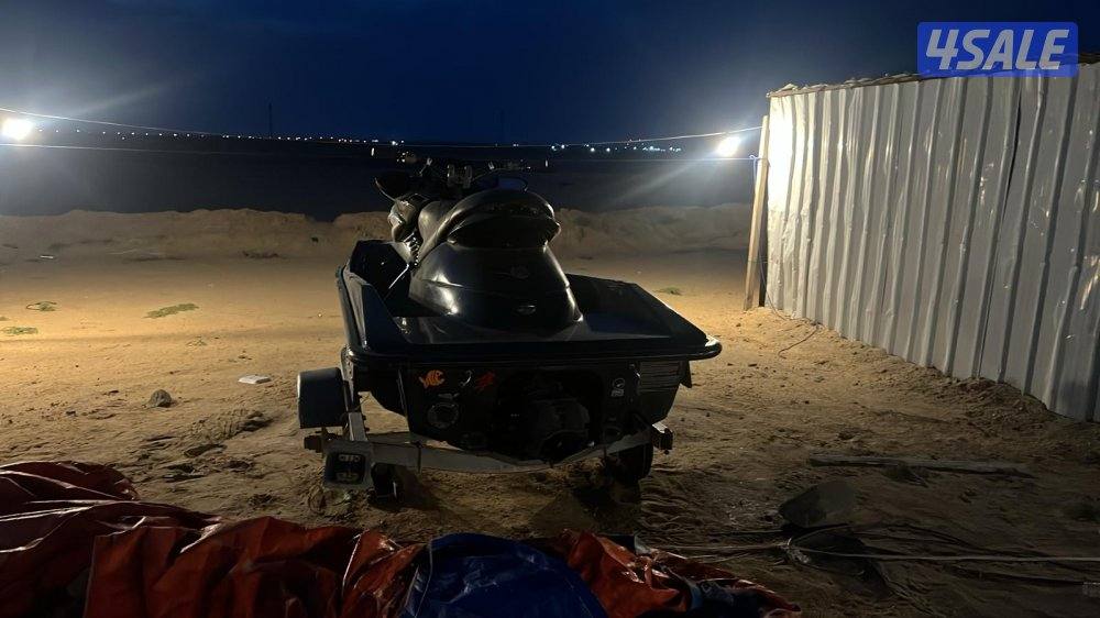 جت سكي للبيع مع العربانه كل شي شغال مسوي سيرفس جديد0