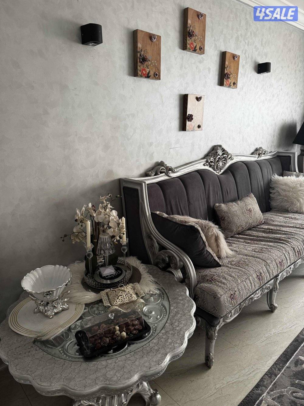 للبيع طقم غنفات وطاولات – بحالة ممتاز0