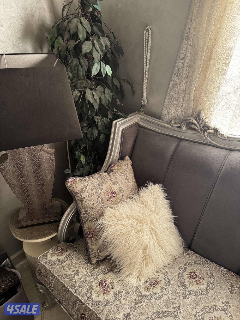 للبيع طقم غنفات وطاولات – بحالة ممتاز1