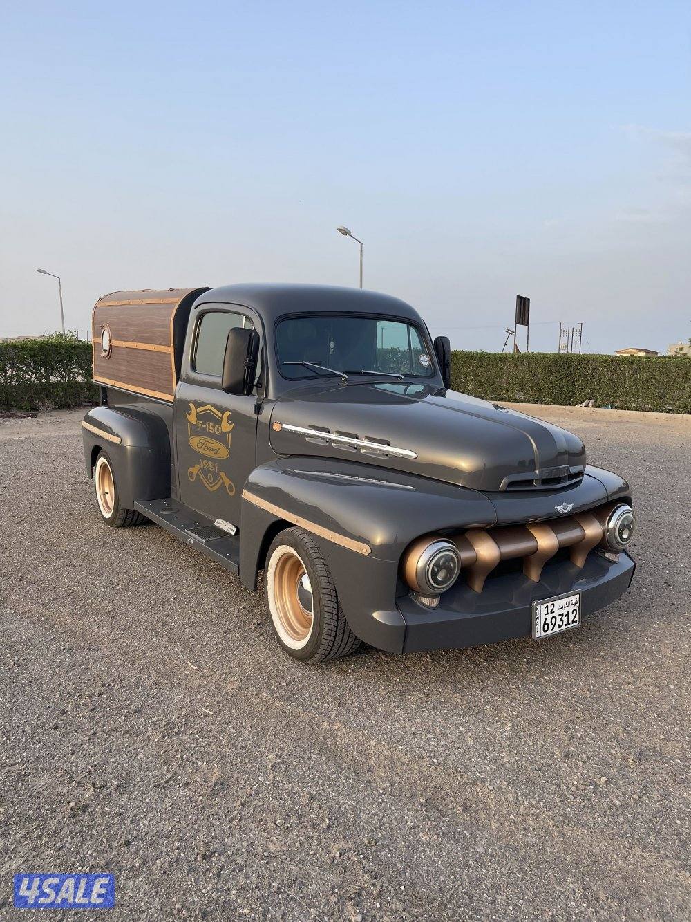 للبيع وانيت فورد موديل  F150 شرط الفحص موديل ١٩٥١1