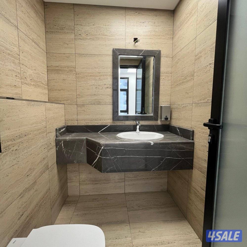 مكتب مع فترة سماح للإيجار أول مستأجر في القبلة قطعة 132