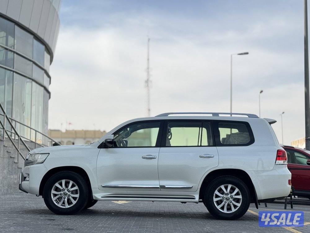 للبيع لاندر كروزر GXR موديل 20182