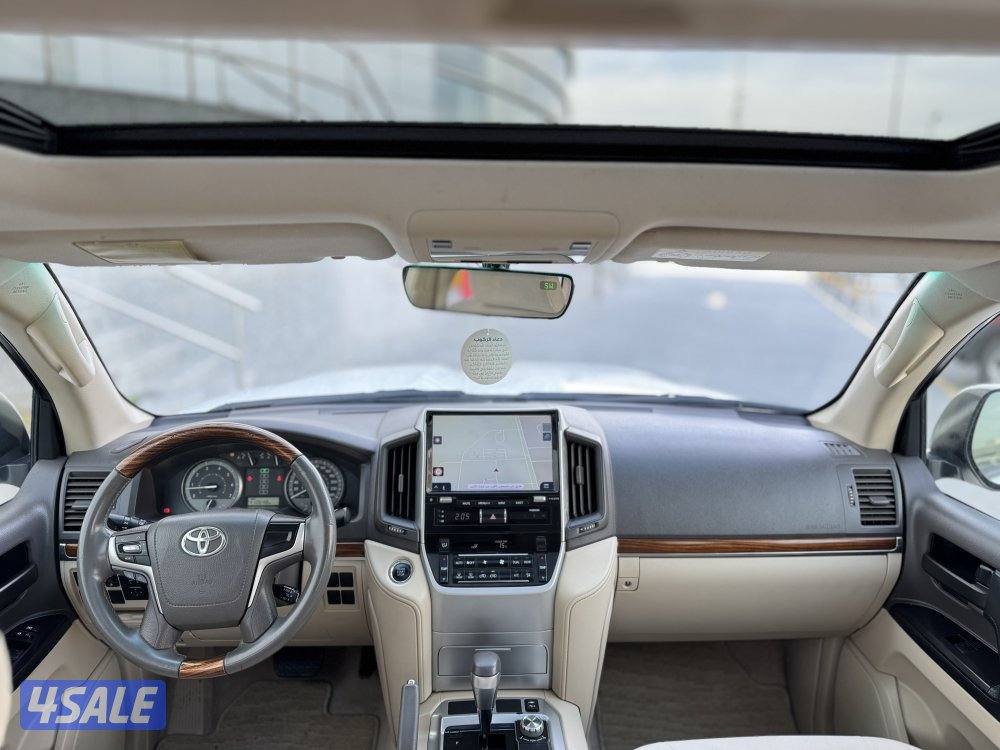 للبيع لاندر كروزر GXR موديل 201810