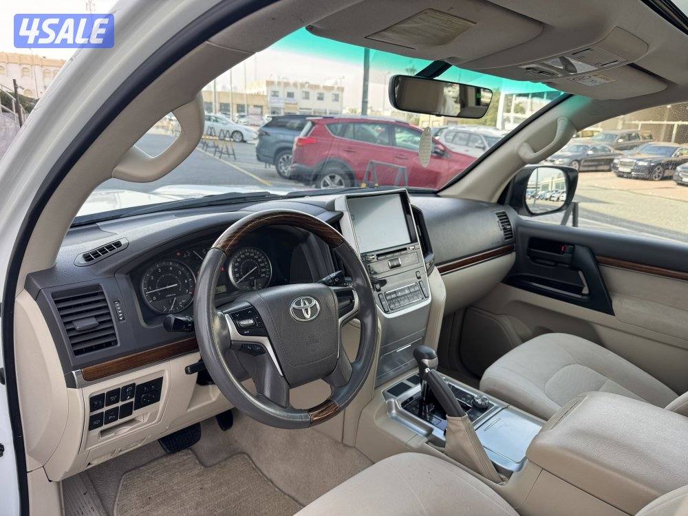 للبيع لاندر كروزر GXR موديل 201811