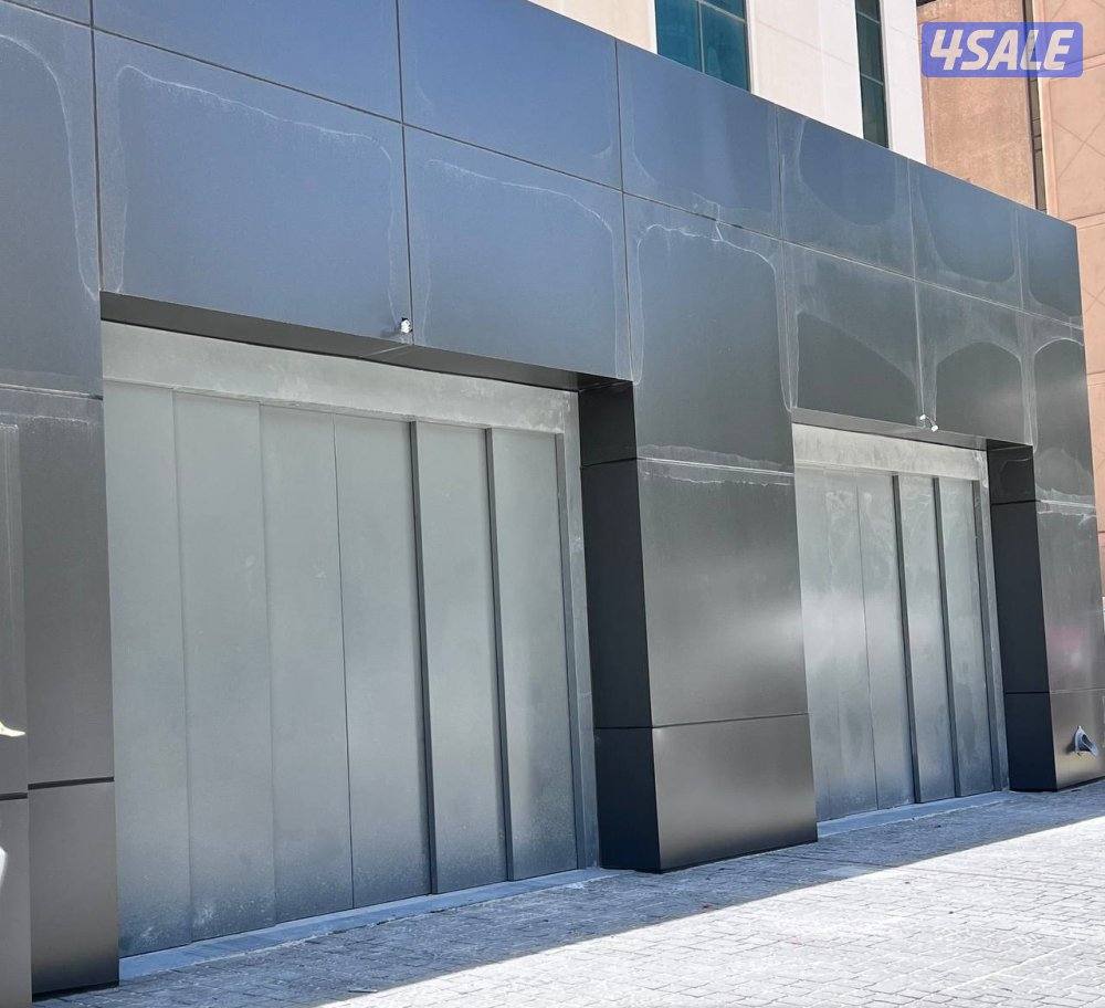 نصف دور تجاري للإيجار في شرق قطعة 70