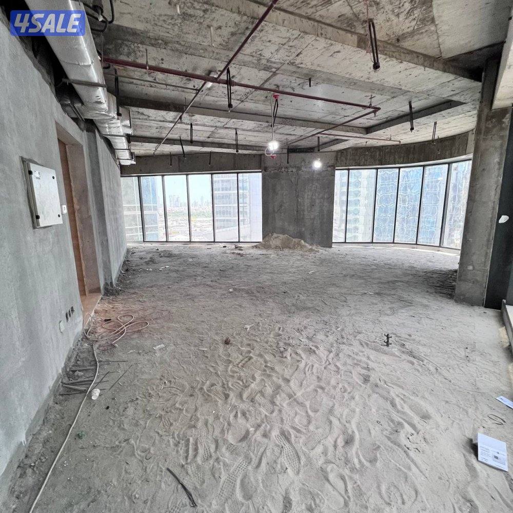 نصف دور تجاري للإيجار في شرق قطعة 71