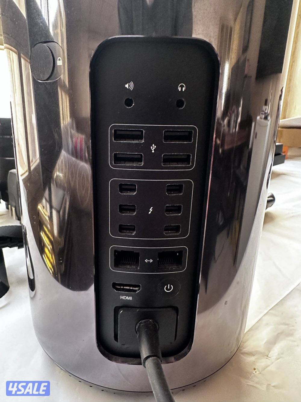 Mac pro With lg mac monitor0