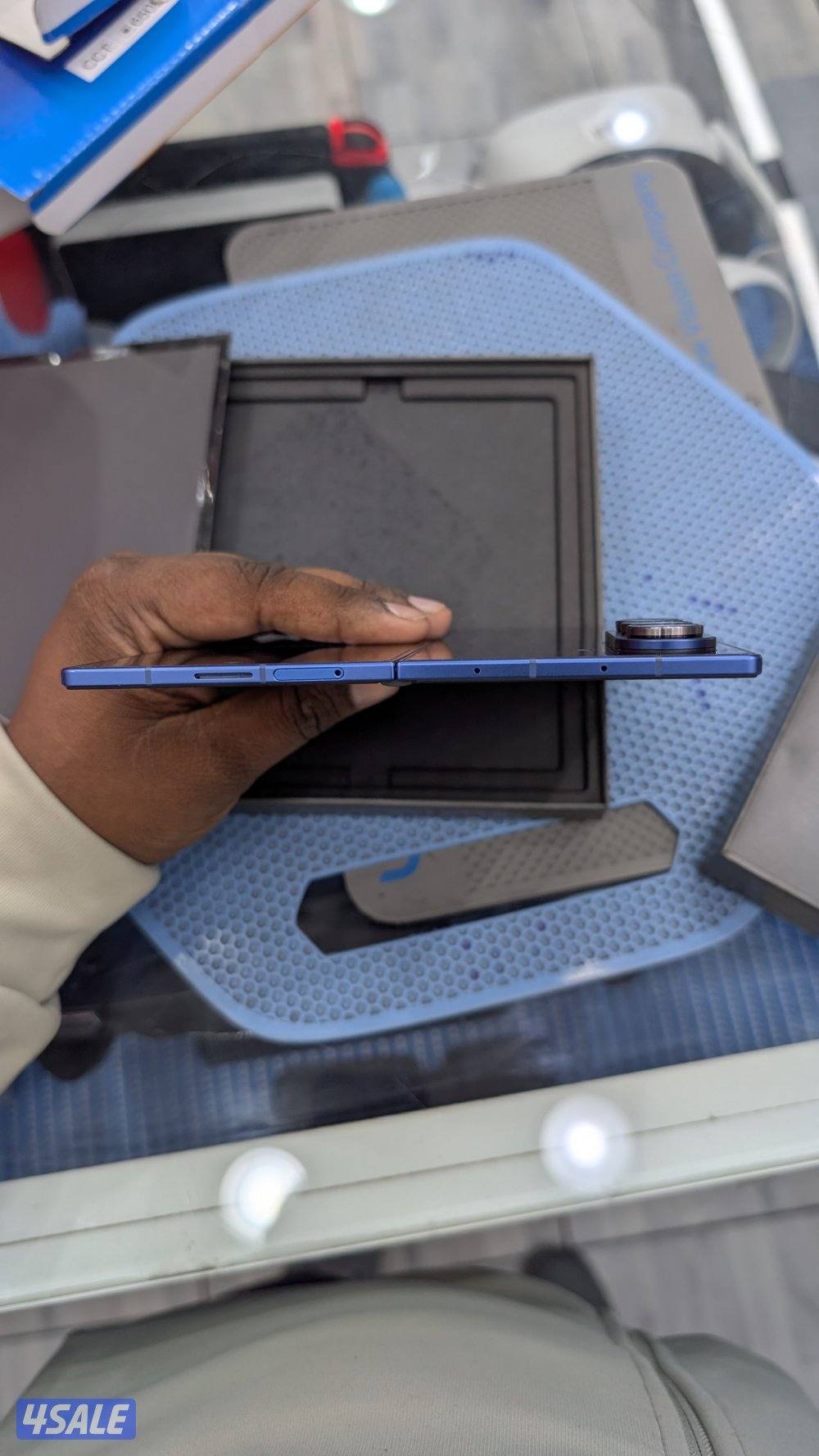 Samsung Galaxy Fold 711