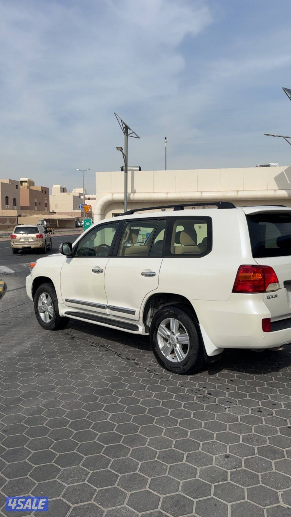 للبيع لاند 2013 صبغ الوكاله معاد جزه من باب السايق تجميلي1