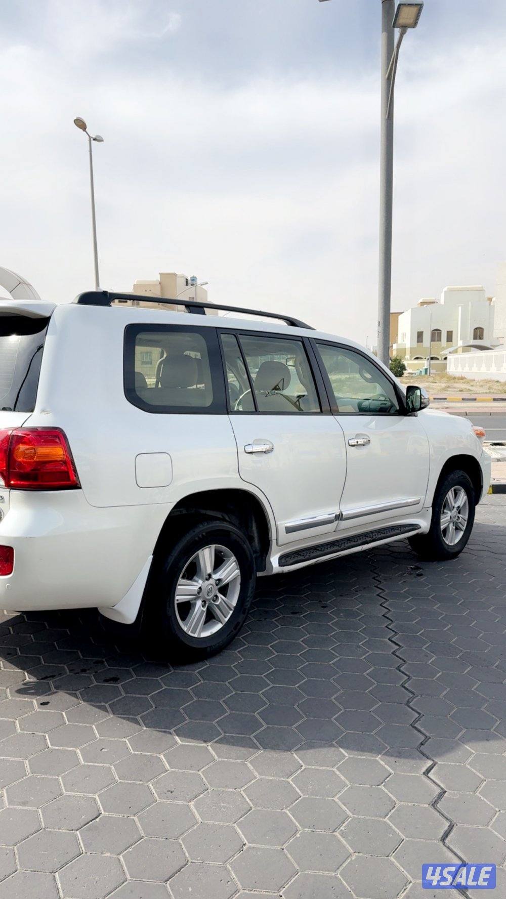 للبيع لاند 2013 صبغ الوكاله معاد جزه من باب السايق تجميلي2