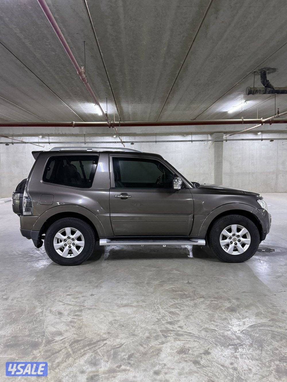 باجيرو 2009 GLS صبغة الوكالة باب واحد0