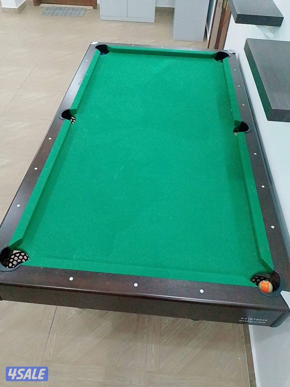 Billiards table complete طاولة بلياردو كاملة مع الأغراض0
