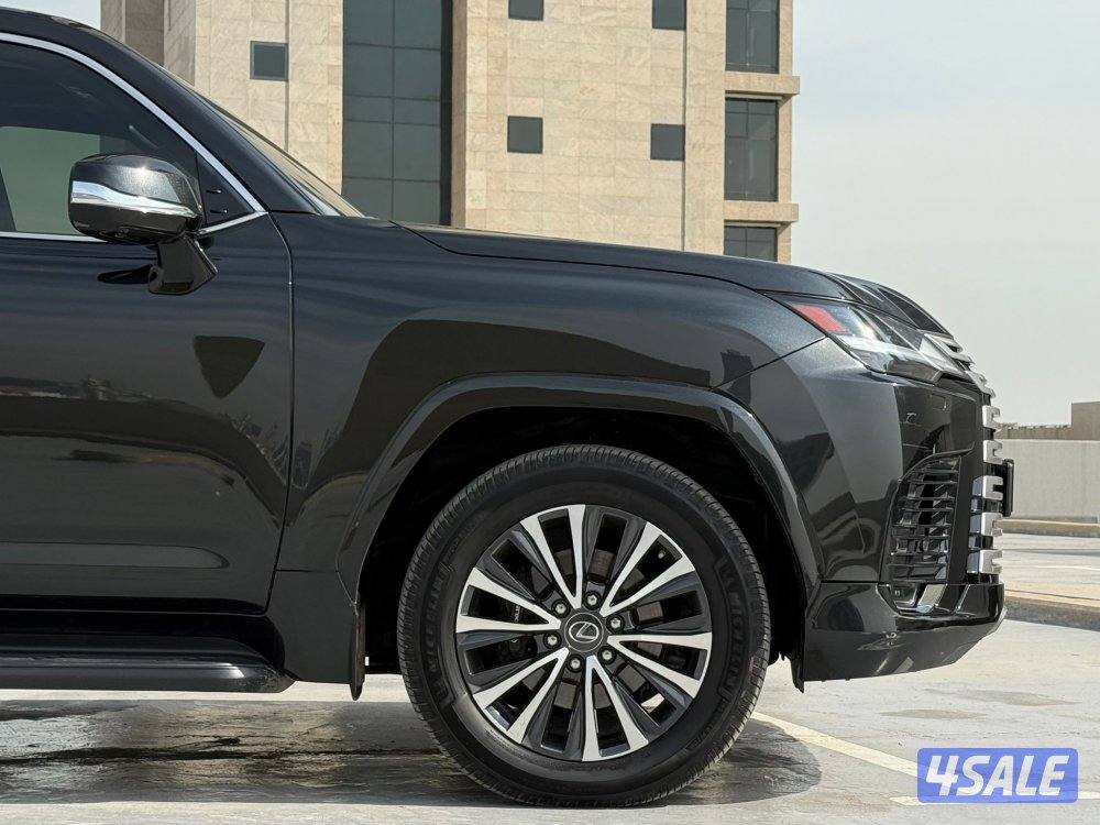 لكزسLX600(الدرجه الاولى) موديل2023 عداد52الف وارد الساير سيرفس منتظم5