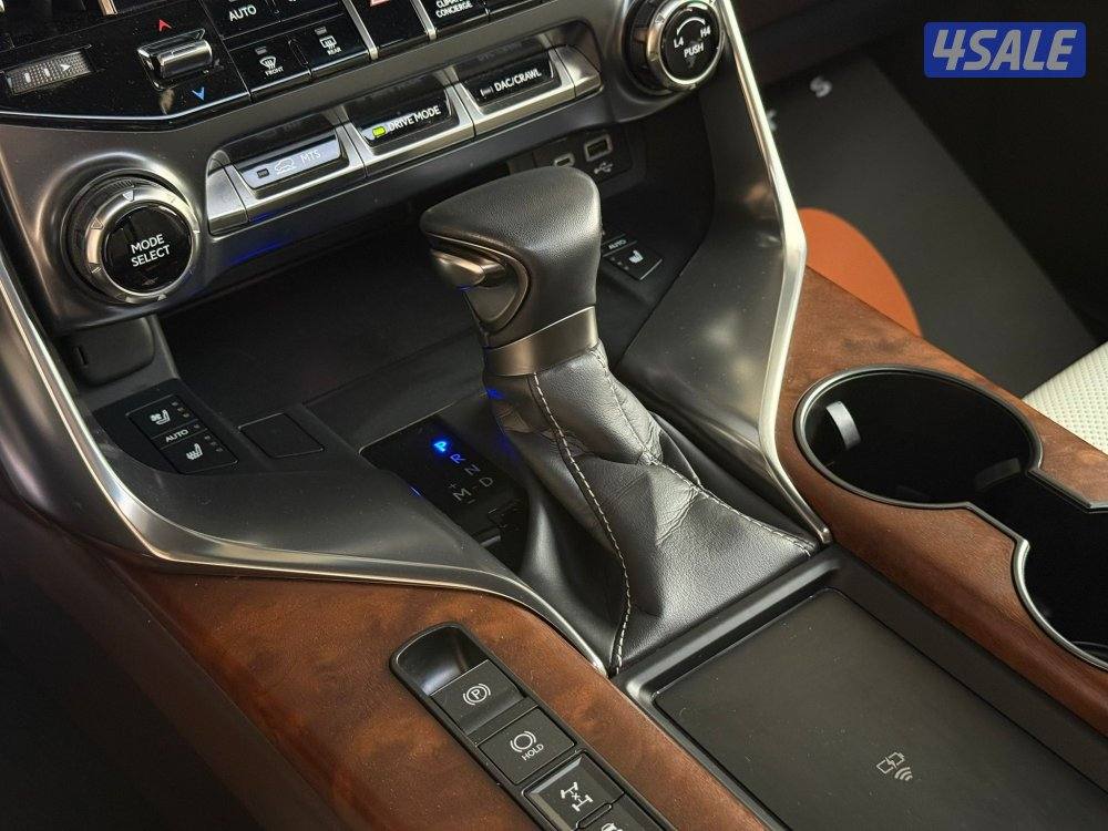 لكزسLX600(الدرجه الاولى) موديل2023 عداد52الف وارد الساير سيرفس منتظم12