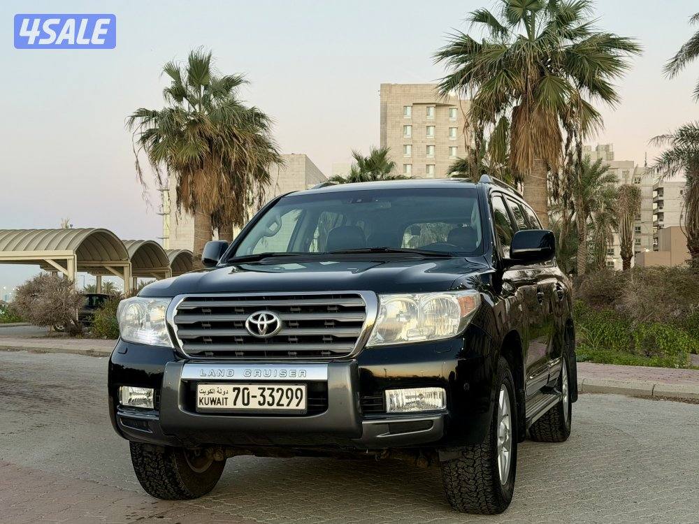 للبيع لاند كروزر موديل ٢٠١١ عداد ١٨١0