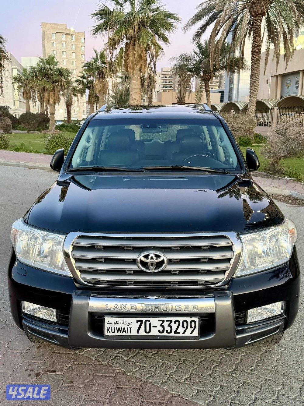 للبيع لاند كروزر موديل ٢٠١١ عداد ١٨١1