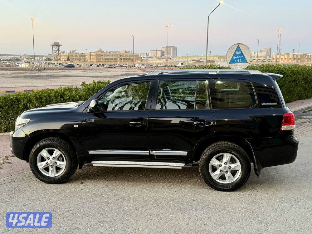 للبيع لاند كروزر موديل ٢٠١١ عداد ١٨١3