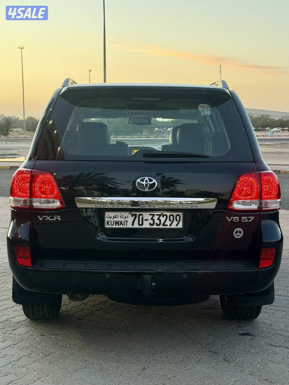 للبيع لاند كروزر موديل ٢٠١١ عداد ١٨١4